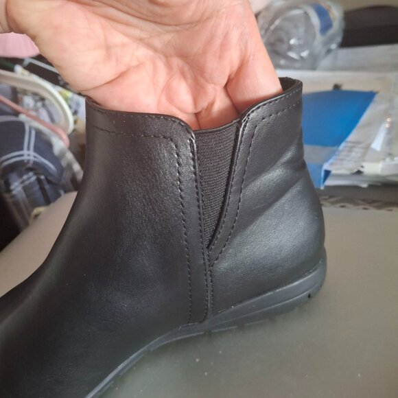 Easy Spirit Women's Alice Black Ankle Boots - Chelsea Pull-On Booties Size 6M - Picture 4 of 5